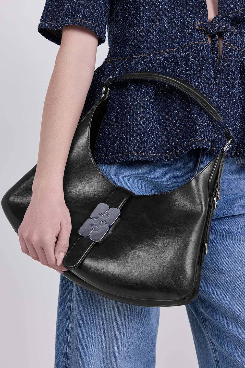 תמונת כל הלוק של תיק כתף קאט סמול